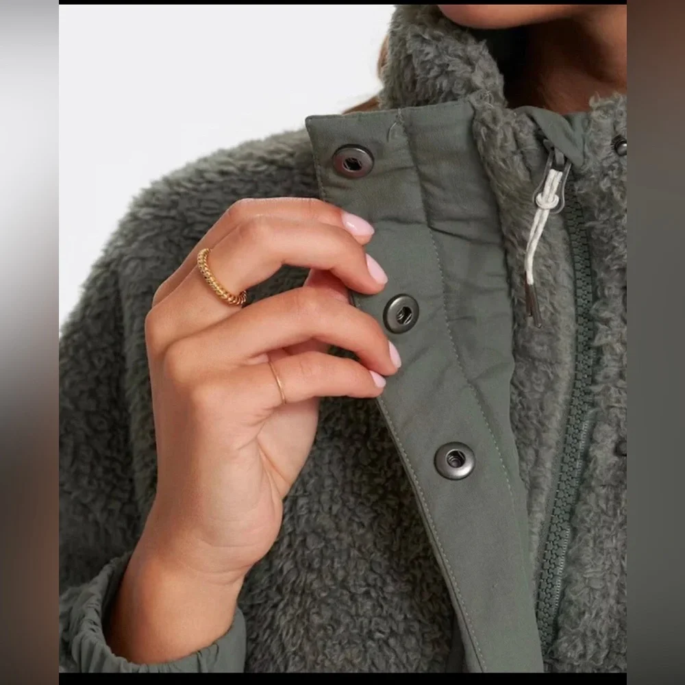 Vuori Women's Cozy Sherpa Jacket Green Fleece Jacket Olive Green Size Large - Picture 3 of 13